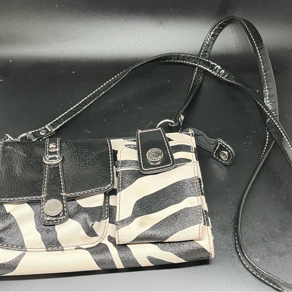 Nine & Co. 8’ Purse Wallet Black/white Faux Zebra Print Shoulder Strap Y2K - Picture 2 of 10